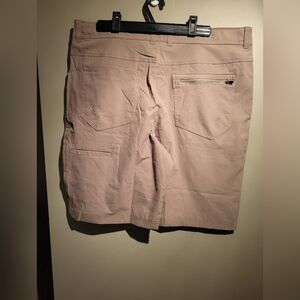NWOT Men Beige Casual Shorts Size 38